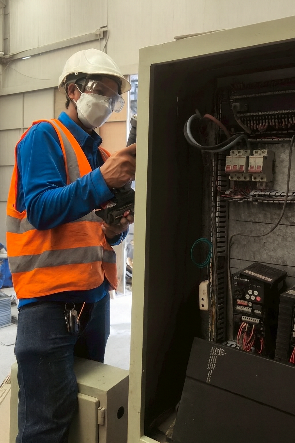 บริการซ่อมตู้คอนโทรลเครื่องตัดหินอ่อน